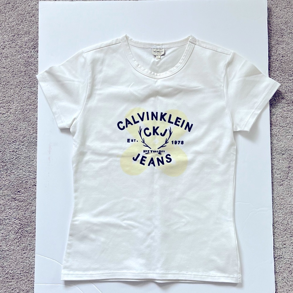Calvin Klein Jeans Brand New Classic White Top T-shirt  Size M NWT